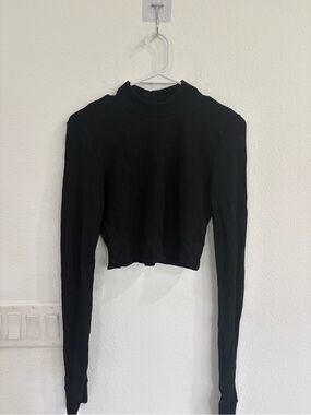 TALENTLESS Black Mock Neck Long-Sleeve Crop Top